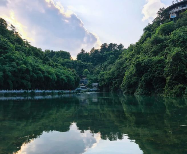 跟团去贵州5天4晚纯玩团